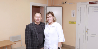 фото Юрия Хомича: на снимке - депутат Евгений Подгорный и главврач Виктория Аверкина - Законодательное собрание