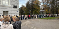 В Перми десятки пенсионеров заняли гигантскую очередь за билетами - Комсомольская Правда