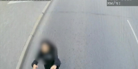 Опасную забаву девочки с автобусом в Челябинске сняли на видео - Pchela.News