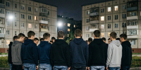 «Толкнул в спину и сбили с ног»: в Волжском толпа подростков избила парня и девушку у магазина - Блокнот Волжского