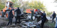 Шелест с командой вывезли 2 грузовика хлама с улицы Туполева - СуперОмск