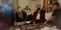 Участники клуба «Живая история» познакомились с музеем Модерна - Дворец детского и юношеского творчества