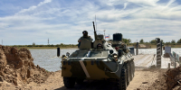 Росгвардейцы и пограничники провели учения на государственной границе в Астраханской области - Росгвардия