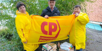СПРАВЕДЛИВАЯ РОССИЯ в Мариинске: активисты партии провели акцию "ЭкоСРеда" Экология начинается не с глобальных стратегий, а с того, что мы делаем каждый день. В Мариинском муниципальном округе это доказали на практике: активисты СПРАВЕДЛИВОЙ РОССИИ вместе с местными жителями провели акцию "ЭкоСРеда". Вместо того чтобы отправить старые газеты, журналы и картон на свалку, горожане принесли их в пункты сбора. Итог – десятки килограммов вторсырья, которые отправятся на переработку. А это значит, что где-то в лесу стало на несколько деревьев больше, а ресурсы планеты были сэкономлены. Особенно радует, что к инициативе подключились семьи с детьми. Для ребят это не просто "сбор мусора", а первый урок осознанности: они видят, что их личный вклад – это реальный способ помочь природе. Председатель местного отделения партии, депутат муниципального округа Марина Трепп уверена: экология – это тоже вопрос справедливости. "Мы привыкли связывать справедливость с социальными гарантиями, но ведь это еще и наше право на чистый воздух и здоровую природу. Нечестно требовать перемен от кого-то, если мы сами не готовы сделать шаг навстречу экологии. Сортировка отходов, отказ от лишнего пластика, участие в таких акциях – это норма жизни для ответственного человека. Мы выходим на сбор макулатуры не для галочки, а чтобы показать: забота о доме, в котором мы живем, – это общее дело", – подчеркнула Марина Трепп. Организаторы акции говорят "спасибо" каждому, кто нашел время и принес бумагу из дома. Такие инициативы доказывают: когда люди объединяются ради простой и понятной цели, результат не заставляет себя ждать. Мариинск показывает отличный пример того, как неравнодушие меняет привычки целого округа. СПРАВЕДЛИВАЯ РОССИЯ в Мариинске: активисты партии провели акцию "ЭкоСРеда" Экология начинается не с глобальных стратегий, а с того, что мы делаем каждый день. В Мариинском муниципальном округе это доказали на практике: активисты СПРАВЕДЛИВОЙ РОССИИ вместе с местными жителями провели акцию "ЭкоСРеда". Вместо того чтобы отправить старые газеты, журналы и картон на свалку, горожане принесли их в пункты сбора. Итог – десятки килограммов вторсырья, которые отправятся на переработку. А это значит, что где-то в лесу стало на несколько деревьев больше, а ресурсы планеты были сэкономлены. Особенно радует, что к инициативе подключились семьи с детьми. Для ребят это не просто "сбор мусора", а первый урок осознанности: они видят, что их личный вклад – это реальный способ помочь природе. Председатель местного отделения партии, депутат муниципального округа Марина Трепп уверена: экология – это тоже вопрос справедливости. "Мы привыкли связывать справедливость с социальными гарантиями, но ведь это еще и наше право на чистый воздух и здоровую природу. Нечестно требовать перемен от кого-то, если мы сами не готовы сделать шаг навстречу экологии. Сортировка отходов, отказ от лишнего пластика, участие в таких акциях – это норма жизни для ответственного человека. Мы выходим на сбор макулатуры не для галочки, а чтобы показать: забота о доме, в котором мы живем, – это общее дело", – подчеркнула Марина Трепп. Организаторы акции говорят "спасибо" каждому, кто нашел время и принес бумагу из дома. Такие инициативы доказывают: когда люди объединяются ради простой и понятной цели, результат не заставляет себя ждать. Мариинск показывает отличный пример того, как неравнодушие меняет привычки целого округа. СПРАВЕДЛИВАЯ РОССИЯ в Мариинске: активисты партии провели акцию "ЭкоСРеда" - Справедливая Россия