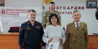 В Бурятии росгвардейцы поздравили ветеранов с Днем пожилого человека - Росгвардия