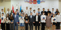Первые паспорта из рук зампреда Мособлдумы - Справедливая Россия