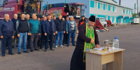 Настоятель Свято-Троицкого храма села Большебыково совершил традиционный молебен перед началом проведения уборочных полевых работ - Валуйская епархия