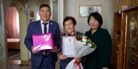 В этот по-осеннему светлый и ясный день, в День пожилых людей, свой 95-й День рождения отмечает удивительная женщина - ветеран труда и труженица тыла Валентина Фёдоровна Зяброва. - Администрация г. Кызыл