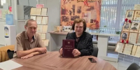 Музей истории Оренбурга передал на хранение в городской архив издание «Книги Памяти» Оренбурга за 2025 год - Администрация города
