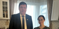 Подарил блендер и торт: вице-спикер Госсобрания Анатолий Гулин поздравил семью священника с 4 детьми - Pg13.Ru