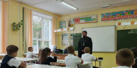 Священнослужитель провел беседу с учащимися школы № 8 села Тахта - Епархия