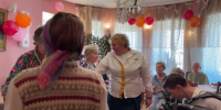 Советники директоров и школьники Читы поздравили бабушек и дедушек - Комитет образования г. Чита