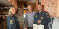 Свердловские спасатели поздравили ветеранов и пожилых людей с Международным днем пожилого человека - ГУ МЧС Свердловской области
