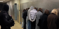 В Челябинске силовики задержали 10 девушек в мужском спа-салоне - Pchela.News