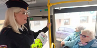 В Бугульме в автобусе №1 прошла акция ко Дню пожилых людей - Бугульминская газета