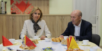Алена Елизарова поздравила ветеранов отрасли с Днем добра и уважения: «Возраст измеряется не паспортом, а душой» - Министерство труда и соцзащиты
