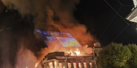 Огонь охватил старинный особняк в центре Петербурга - 47 новостей