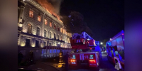 СК начал проверку после крупного пожара в историческом особняке в Петербурге - M24.Ru