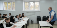 Студенты первого курса Амурской ГМА учились плести маскировочные сети и изготавливать перевязочный материал - Амурская ГМА