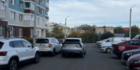Ребенок попал под машину во дворе дома в Ижевске - Комсомольская Правда