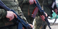 На Сахалине военнослужащие ВВО осваивают методику стрельбы из АК-74 - ТИА Острова