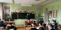 В Коряжме дознаватель МЧС России познакомил школьников с переносной экспертно-криминалистической лабораторией - МЧС Архангельской области