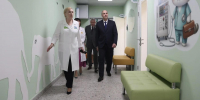 Денис Паслер проинспектировал капитально отремонтированную поликлинику - Фото 1 - JustMedia