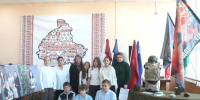 В районном Доме культуры для школьников был проведен мастер-класс по изготовлению маскировочных сетей. - Администрация Карачевского района
