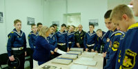 Кадеты Нахимовского училища побывали в Архиве Севастополя - Правительство Севастополя
