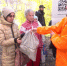 Бесплатные обеды и продуктовые наборы вручили первоуральцам серебряного возраста - ГТРК Урал