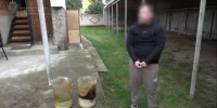ФСБ задержала организатора лаборатории по производству запрещенных веществ  | Стоп-кадр из видео пресс-службы УФСБ России по Санкт-Петербургу и Ленобласти - С.-Петербургские ведомости