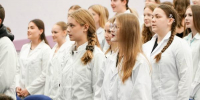ПОСВЯЩЕНИЕ В ПРОФЕССИЮ: ШКОЛЬНИКИ ВСТУПИЛИ В МЕДИЦИНСКИЕ КЛАССЫ ЯГМУ - ЯГМУ
