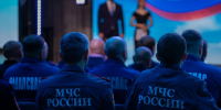 В Новом Уренгое наградили 18 ликвидаторов природных пожаров - ГТРК Ямал