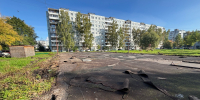 Рабочие благоустраивают одну из площадок Новгородского молодёжного центра - Газета Новгород