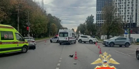 Водитель легковушки сбил двух подростков на электросамокате в Пушкино - Комсомольская Правда