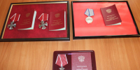В Стародубе четырём семьям павших героев вручили ордена Мужества - БрянскToday.Ru