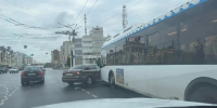 Автобус смял иномарку на улице Советской в Костроме - Интернет-телевидение Логос