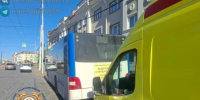На проспекте Калинина легковушка подрезала автобус, в салоне упала пассажирка - Комсомольская правда