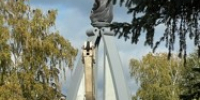 В Великих Луках ремонтируют памятник «800-летие Великих Лук» - Luki.Ru