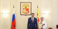 Сергей Петрин наградил педагогов Воронежа ко Дню учителя - Комсомольская Правда