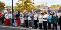 В Истре на улице 15 Лет Комсомола прошёл концерт, посвящённый Дню пожилого человека - Газета Истра сегодня