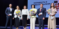 В Приамурье учителя к профессиональному празднику получили награды и премии в 100 тысяч рублей (ФОТО) - Asn24.Ru