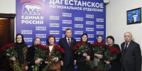 Заур Аскендеров наградил ветеранов педагогического труда в преддверии Дня учителя - РИА Дагестан