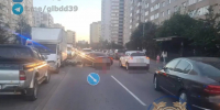На улице Денисова в Калининграде столкнулись автомобиль и мотоцикл - Комсомольская правда