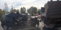 Уснул за рулем: в Новосибирске водитель автомобиля Chevrolet Niva врезался в грузовик - Precedent.TV