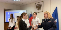 Полицейские вручили первые паспорта юным ярославцам - Комсомольская Правда