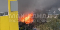 В районе Таксопарка в Брянске очевидцы наблюдают сильнейший пожар - Сетевое издание Новости Брянска