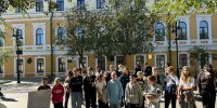 Участники экскурсии в центре города. Фото: Оренбургское реготделение РГО - Оренбургское отделение РГО