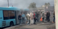 Огнетушитель залил порошком пассажиров в автобусе в Петербурге - Комсомольская правда