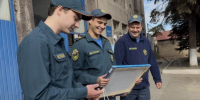 Молодёжь Енакиево поздравила спасателей с Днём гражданской обороны России - Донецк Медиа